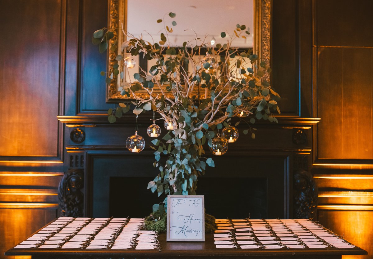 RachelChoFloral's tweet photo. Welcome, welcome! 🕊️ Setting the perfect mood for a #romantic evening with an elegant #arrangement. Who says you can’t add an eclectic flair to your décor! 🌿🕯️ #NYCWedding #Manhattan #IDo #NYCFlorist https://t.co/BrhIumSudg