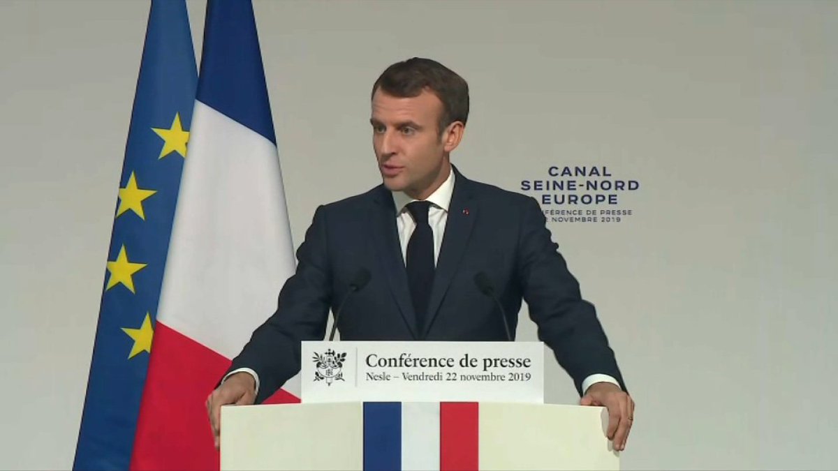 BFMTV's tweet photo. EN DIRECT - Macron sur la manifestation du 5 décembre: "C’est une mobilisation contre la fin des régimes spéciaux"
https://t.co/p6yC9FVoE1 https://t.co/JSscp12BOd