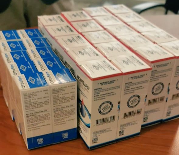 CBV1851's tweet photo. AGRADECIMIENTO | 🤝 Al Oftalmólogo Dr. Gonzalo Bustos por la donación de soluciones líquidas para los ojos del personal que trabaja en los incendios que afectan la zona. El profesional ya ha donado anteriormente este tipo de productos, por cuánto reiteramos los agradecimientos. https://t.co/BARAAaYV1l