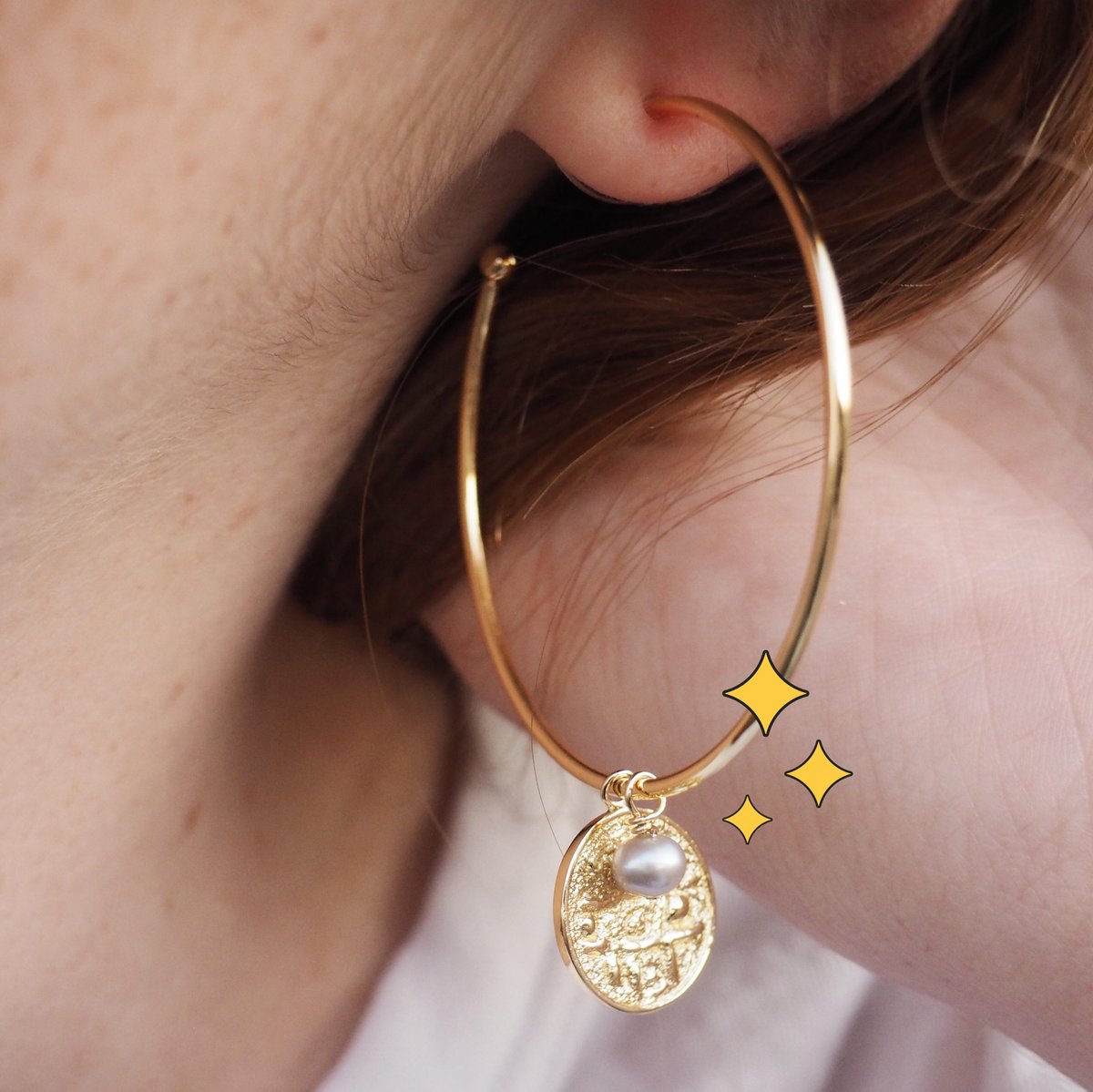 myrocksbox's tweet image. Pearls &amp;amp; hoops? Name a better duo, we&apos;ll wait. ⚪👯💛