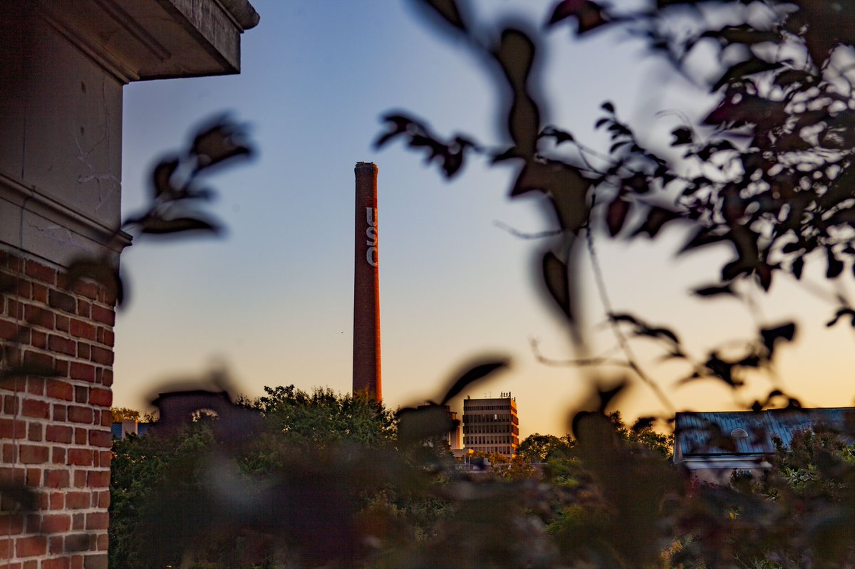 CreateAthonUSC's tweet image. Sunrise from the top of the J-School? We think yes. #TeamNoSleep #CreateUofSC19
