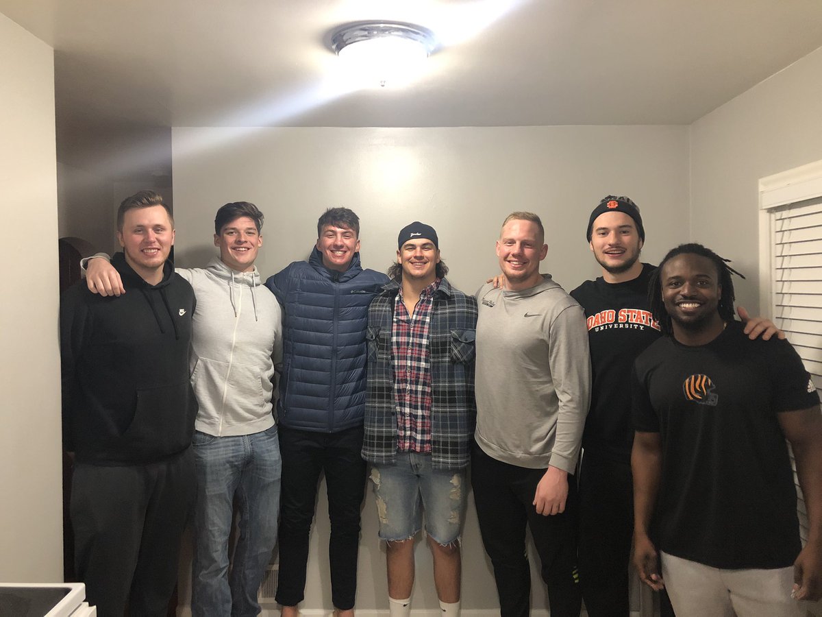 CoachPrier's tweet photo. Senior Farewell Tight End Dinner ✅ Cornhole tournament ✅ #everythingmatters #Roar https://t.co/flE2wuKFv9