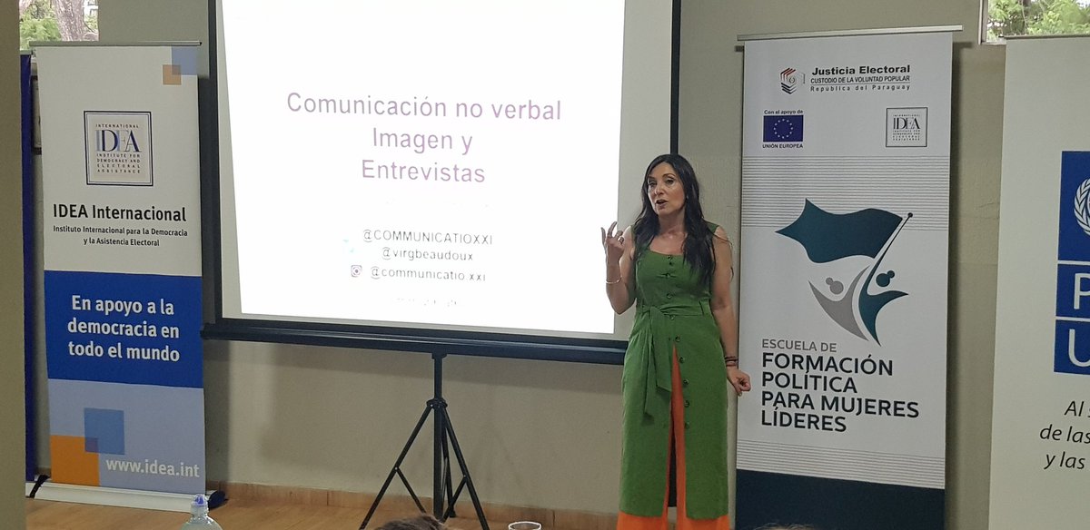 Genero_JE's tweet image. Hoy nos acompaña Virginia García, experta en Comunicación y Marketing Político, para el módulo de hoy las Lideresas de Caaguazú se fortalecerán en comunicación no verbal, y practicarán ante cámara lo desarrollado en aula 
#SevoslaProtagonista #MujeresLíderes #Caaguazú
