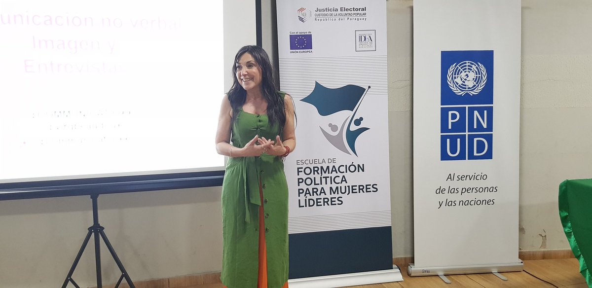 Genero_JE's tweet image. Hoy nos acompaña Virginia García, experta en Comunicación y Marketing Político, para el módulo de hoy las Lideresas de Caaguazú se fortalecerán en comunicación no verbal, y practicarán ante cámara lo desarrollado en aula 
#SevoslaProtagonista #MujeresLíderes #Caaguazú
