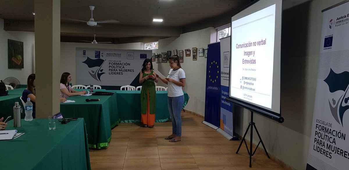 Genero_JE's tweet image. Hoy nos acompaña Virginia García, experta en Comunicación y Marketing Político, para el módulo de hoy las Lideresas de Caaguazú se fortalecerán en comunicación no verbal, y practicarán ante cámara lo desarrollado en aula 
#SevoslaProtagonista #MujeresLíderes #Caaguazú