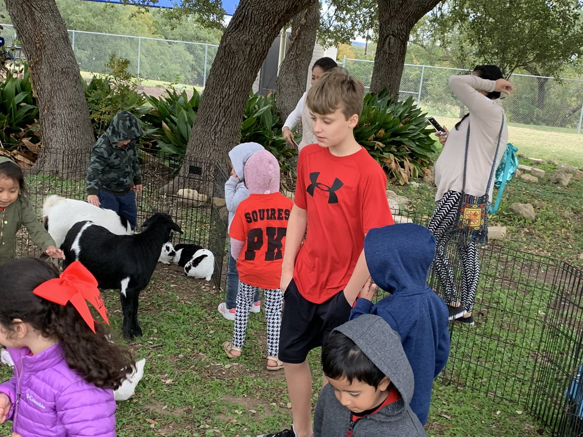 DeJohnHBTheatre's tweet photo. HBMS Day of Service. The HBMS students are having fun helping the Pre-K students with their Fall Festival. #HBRising https://t.co/js0L9fz6pn