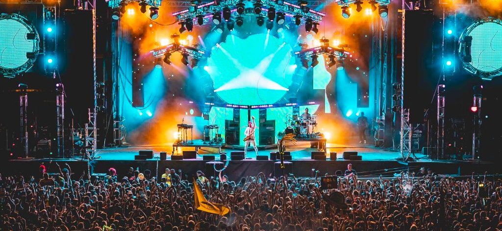 SpacelabMusic's tweet photo. .@PHXLightsFest tickets for 2020 just went on sale! NGHTMRE, Afrojack, MK and Walker & Royce have all been named so far!
MORE: https://t.co/w3fVjVgM27
๐ท @luisdcolato
#TheLightsReturn #phoenixlightsfest #musicnews #musicfestival #funfactfriday https://t.co/pFdZGLWlyA