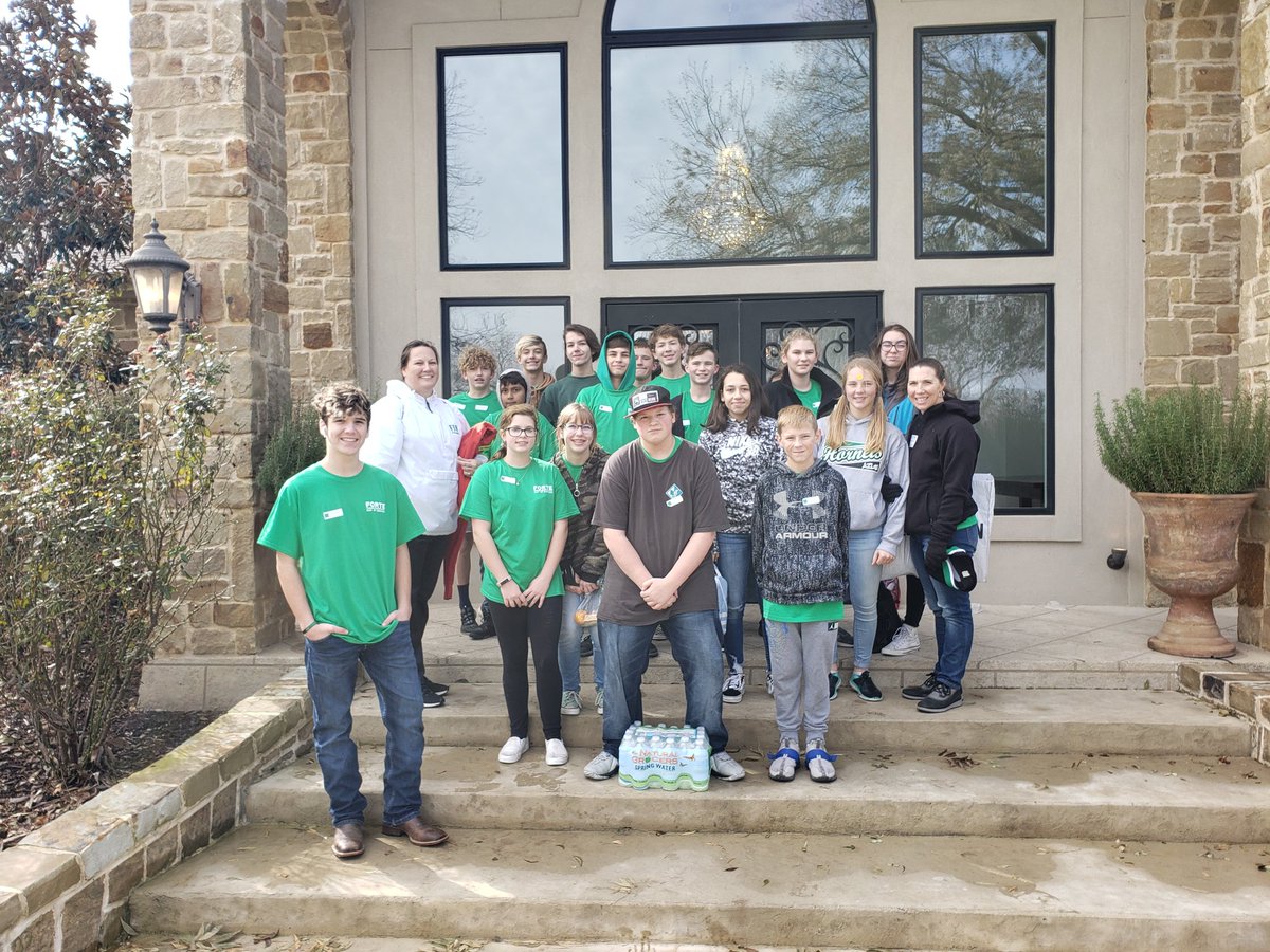 MRSCOACHHINKLE's tweet photo. #fjhdayofservice19 https://t.co/iDZHC7GwXB