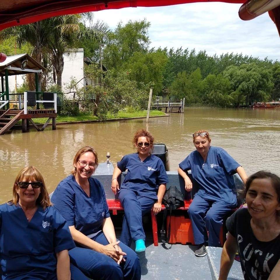 DeltadeTigre's tweet photo. 👉🏻 Bajo el marco del Programa de Sanidad Escolar #PROSANE trasladamos a las doctoras que realizarán la revisión integral del estado de salud de alumnos de la Escuela Primaria N° 9 de Arroyo Toro.
#ElFufuroEstaEnTodos 🐯
#DelegaciónDelta https://t.co/xH2EHz2bxY