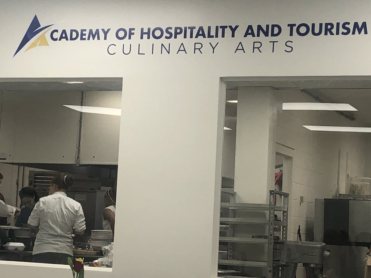 HamptonCSchools's tweet photo. The Academy of Hospitality and Tourism - Culinary Arts sure knows how to cook a Thanksgiving dinner! #WeAreHCS #MyFutureMyJourney @HCS_AoH https://t.co/abKUqZ5TmU