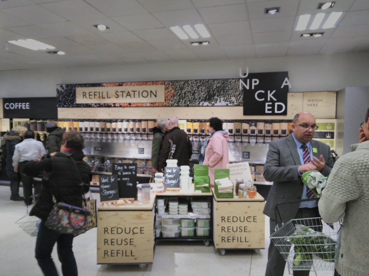 AndrewCNorman's tweet photo. Today #WaitroseUnpacked came to the Abingdon store
#PlasticFree and #PackagingFree dry goods, detergent and beer and wine
10% discount on cheese, meat and fish counters for #reuse containers
#Sustainability @Waitrose https://t.co/Bsgp5I7BW0