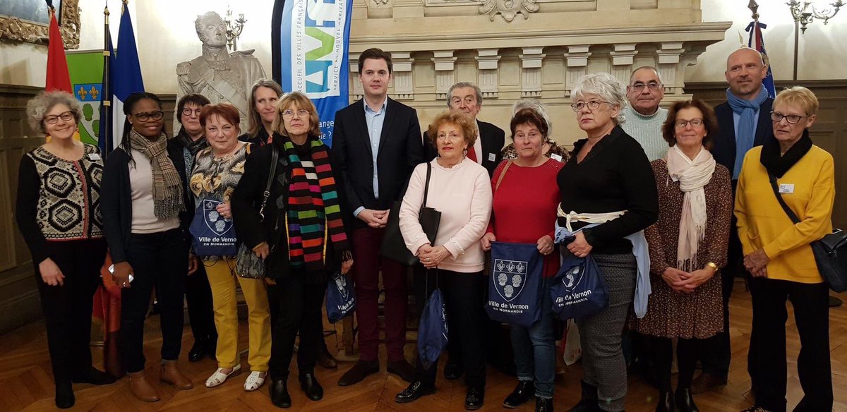 FOuzilleau's tweet photo. Très heureux d’accueillir comme chaque année à la @VilledeVernon les nouveaux Vernonnais. Ce soir, une 40aine de personnes attirée par l’attractivité et le dynamisme de la ville. Bravo aux équipes des @LesAVF de #Vernon qui font un travail formidable. https://t.co/rEjVFCJRNs
