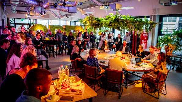 CocaCola_NL's tweet photo. Inspirerende samenwerkingen mbt duurzaamheid, de toekomst van verpakkingen, corporate volunteering en de maatschappelijke impact van onze campagnes; tijdens de eerste OPEN gesprekken is het allemaal besproken! #cocacolaopen

Lees per sessie een verslag: https://t.co/nynhpHlBwx https://t.co/fxZhVUzG6M