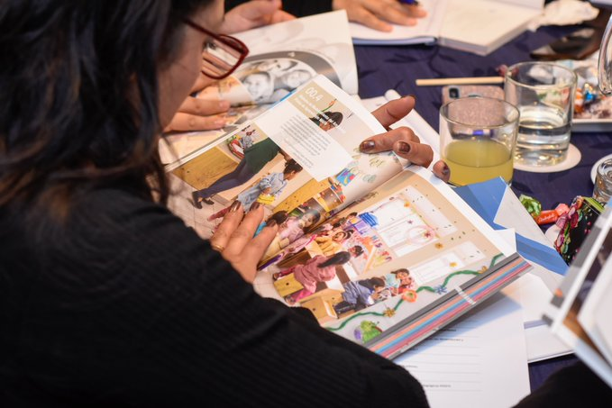 centre_uc's tweet photo. Entregar las mejores oportunidades de #aprendizaje a l@s niñ@s es nuestro objetivo. En el Día de la #EducaciónParvularia reconocemos el trabajo junto a @JUNJI_Chile por llevar el método #MAFA a cerca de 40 jardines en Chile. ¡Arriba la #EducaciónInicial! 👉🏼https://t.co/atOwICziBo https://t.co/5lV4jYOVlu