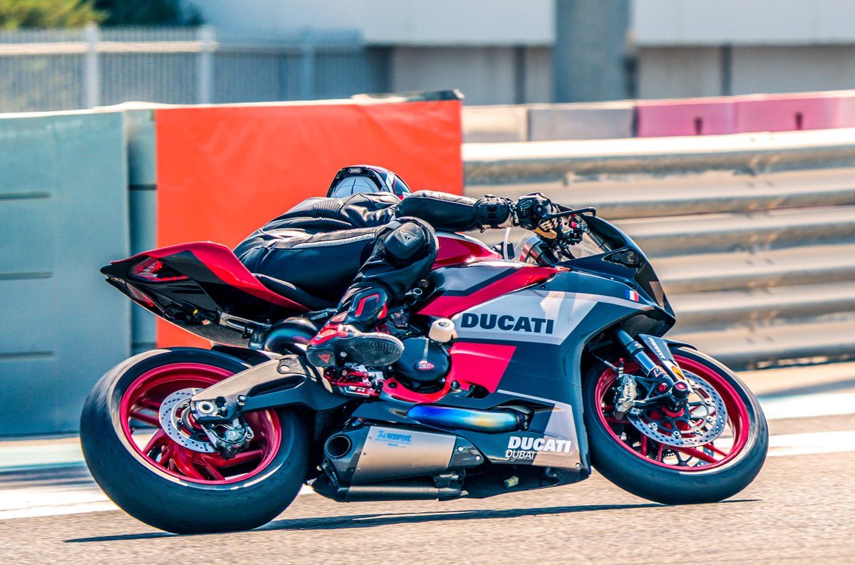 knoxarmour's tweet photo. This weeks #KnoxFeatureFriday goes to @moun959 . Mounir has been a customer of ours for quite some time. He likes to spend his spare time riding his tricked out Panigale 959 on track.
#KnoxArmour #KnoxHandroid https://t.co/0LPyhNqfVB