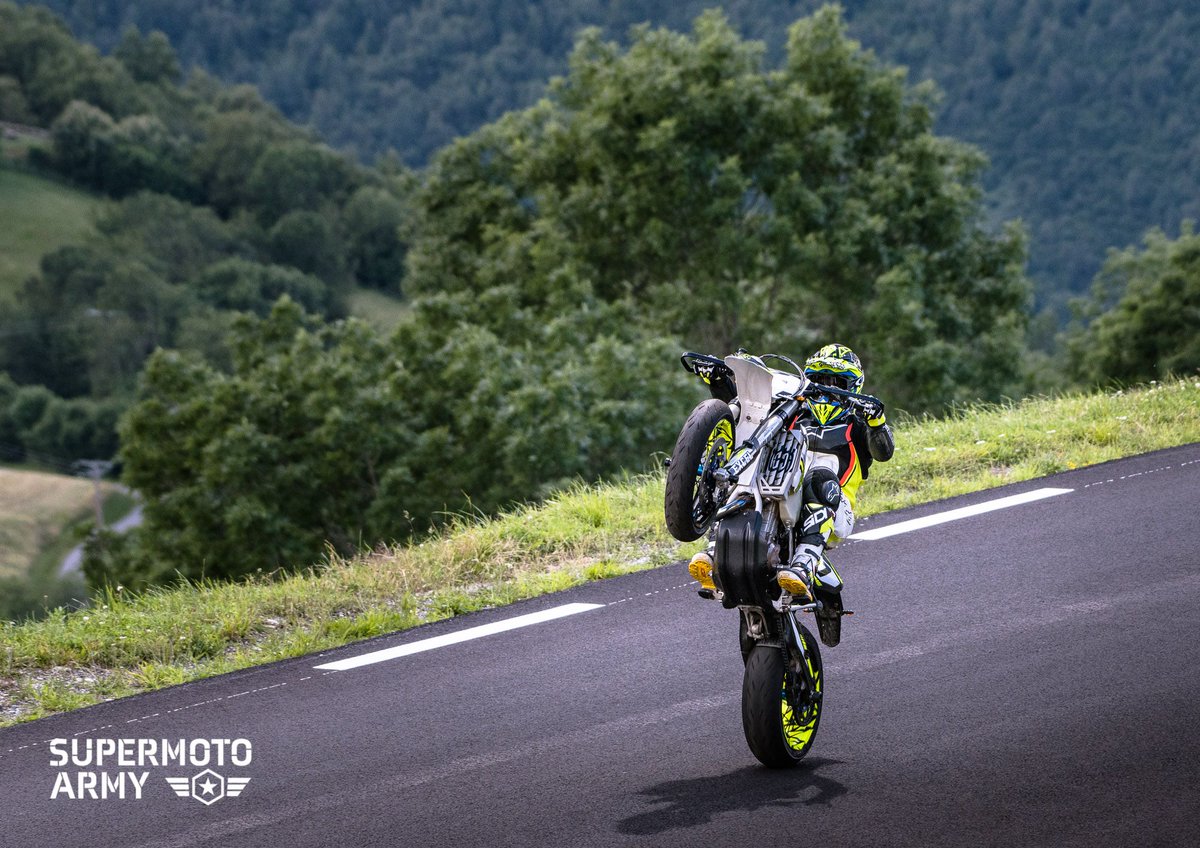 🌍  have a nice weekend and #ridestronger 💪🏻
.
🇫🇷  passez un bon weekend et #ridestronger 💪🏻

#ridestronger #iamsupermotoarmy #strength #enjoy #together #supermotoarmy #twostroke #4stroke #supermoto #supermotard #supermotolife #motolife #moto #achieve