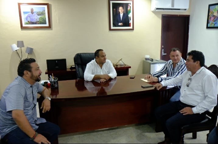 Por la importante labor que realizan los maestros en beneficio de la sociedad isleña, firmamos un convenio de descuentos en el pago del impuesto predial con la sección 25 del SNTE que encabeza el Prof. Fermín Pérez Hernández. #HagamosFuturo