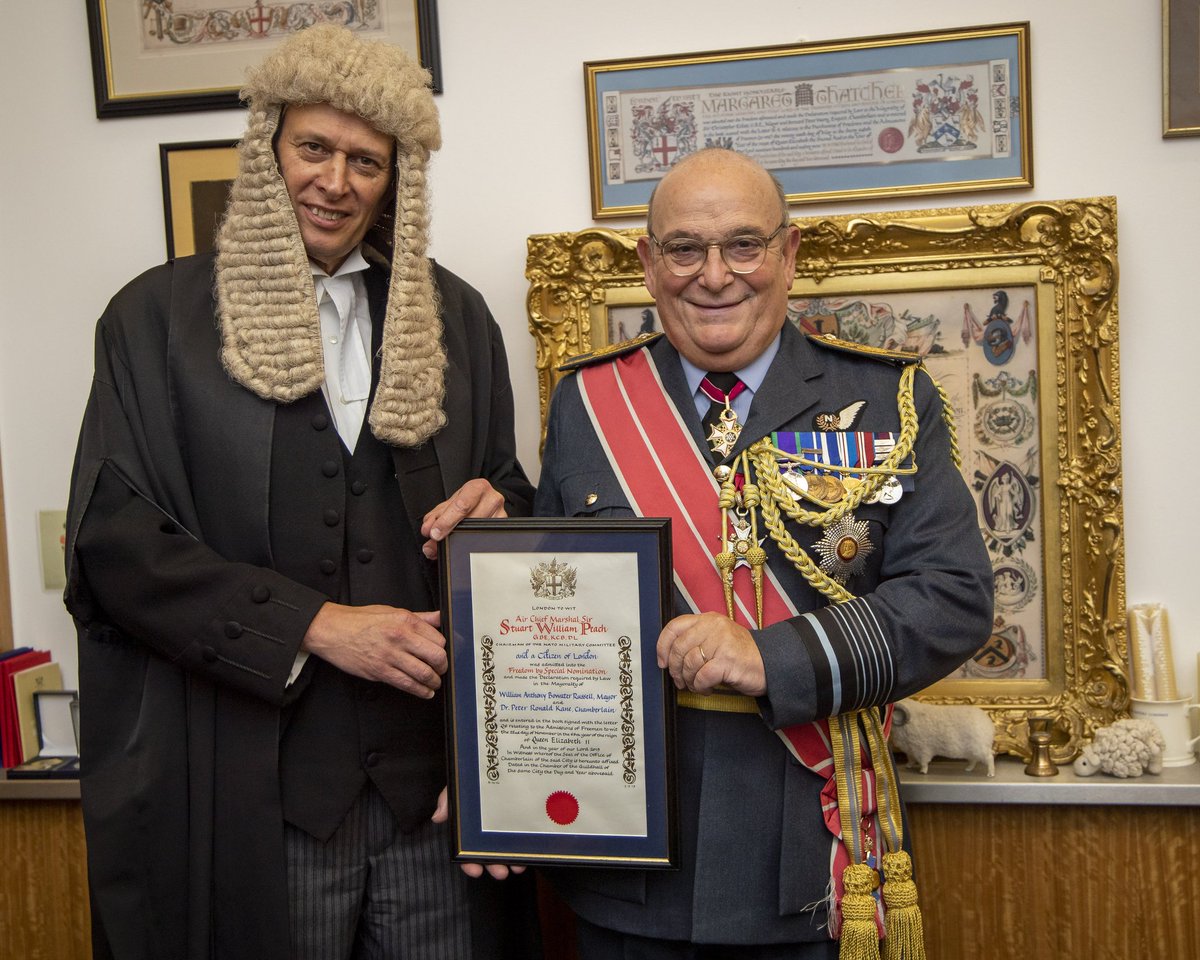 NATO_PASCAD's tweet image. #ICYMI - ACM Peach was awarded the #FreedomoftheCity. #London was 1st home to #NATO &amp;amp; 70 yrs on is now honouring the Chairman of the #NATOMC two weeks before hosting HoSG meeting on 3 &amp;amp; 4 Dec.