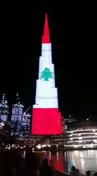 #برج_خليفة في #دبي يتزين بالعلم اللبناني احتفالاً بمناسبة الذكرى 76 لاستقلال الجمهورية اللبنانية.
.
#لبنان_ينتفض
#الاستقلال_الحقيقي #حدث