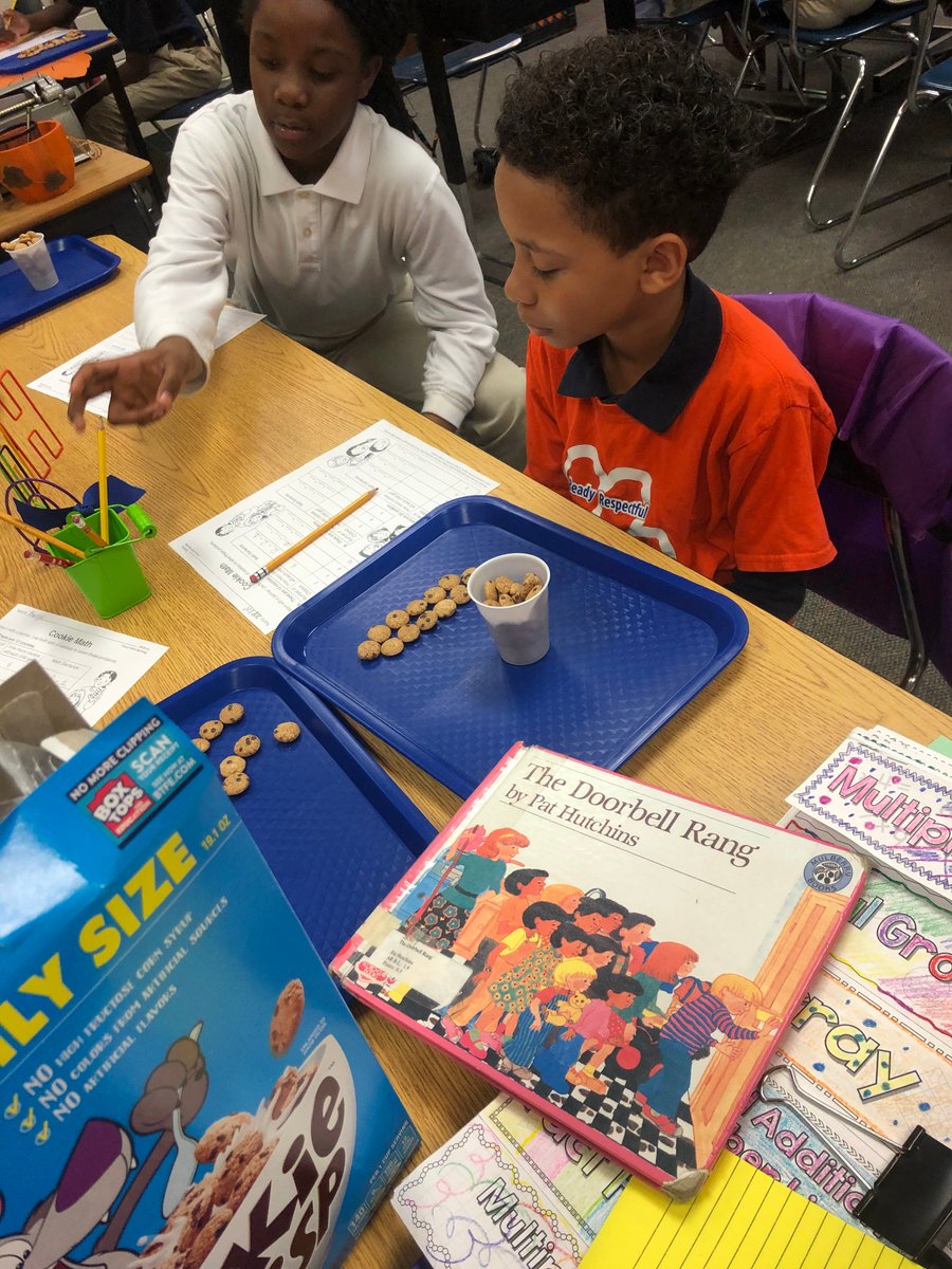 LesRperry's tweet photo. Cookie math, (actually, it's tiny cookie cereal) in Deigh's class. We combine reading with math to learn division. #WeAreLES #TheDoorBellRang #CookieMath https://t.co/ffzyHEyGIk