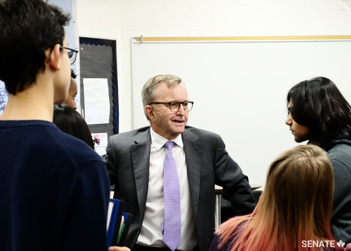 SenateCA's tweet image. Senators @wellsdavid and @SenMitchell met with 5 classes of students from #AB to #NB, simultaneously! With the help of @cgeducation, they were able to answer the students’ questions and talk about the role of the Senate. #SENgage #cdned #SenCA