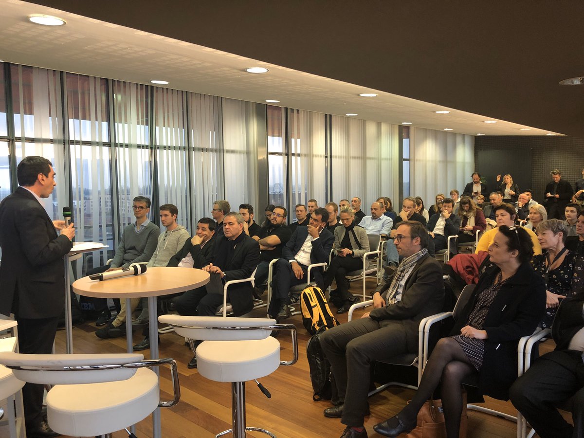 Sdurupt's tweet image. Les éléves de la classe #Ptech du @LyceeLabbe de Douai en visite chez IBM échangent avec les entreprises partenaires du programme #PTech : @nsekkaki @IBM_France @orange @BNPParibas en présence de @xavierbertrand Président de la région @hautsdefrance #WeArePtech