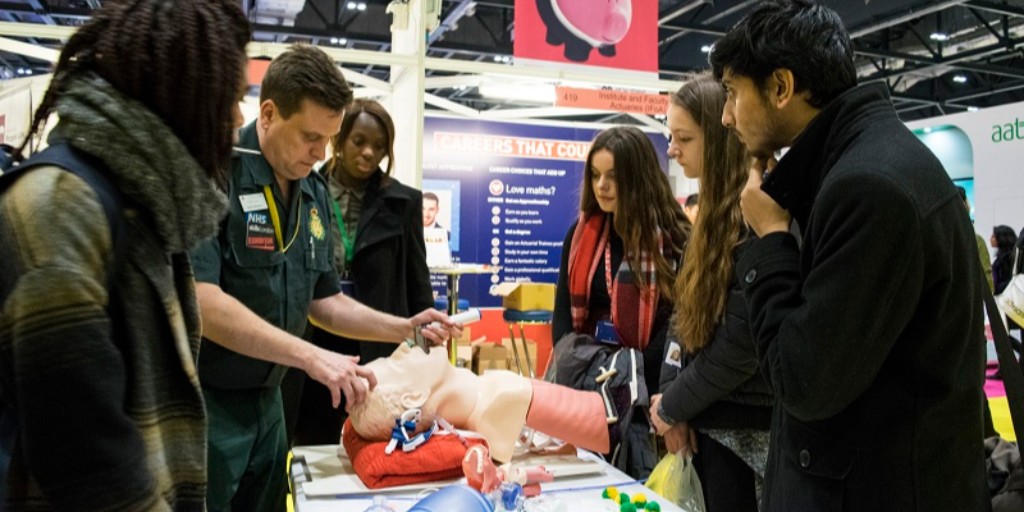 If you are interested in healthcare and would like to start an #apprenticeship then definitely visit stand 929 at @SkillsLondon TODAY or tomorrow! 🎊@NHS_HealthEdEng will be on hand to offer quality #advice and further info on #healthcare professions #SparkAConnection