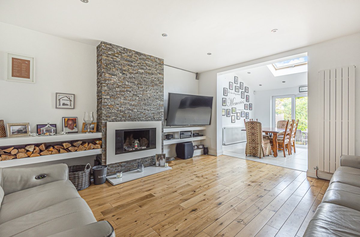 New to the market!
Attractive, semi-detached home with plenty of space for all the family in a desirable location. Easily accessible for both #Hayes and #WestWickham stations and high streets. Don’t miss your chance to view, click here socsi.in/pZnyq
4 🛏️ 2🛁 2 🛋️