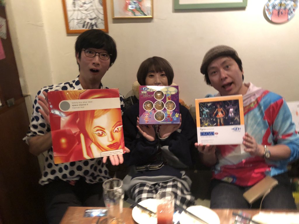 mine_clown's tweet photo. スペースチャンネル5VRの体験会にお邪魔させて頂きました。
真面目なVRゲームってなんやかんや初めてでめっちゃ楽しかった。踊るVRすごい…
そして抽選でMexican Flyerのレコードが当たってしまった…カッコよすぎる…すごい… https://t.co/A0KS3F77Ae