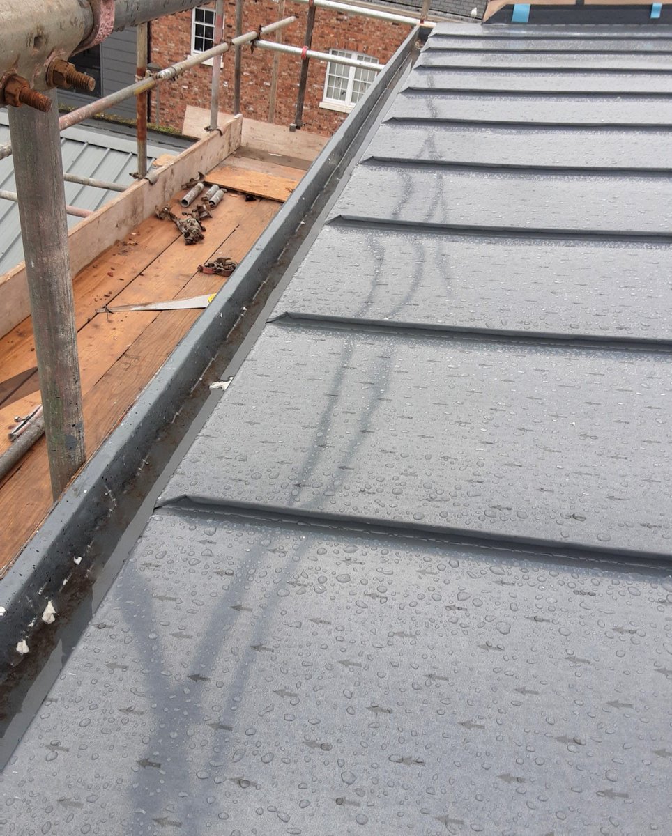 LongworthFacade's tweet image. A shot of our Greencoat Pro PLX Anthracite standing seam roofing on the Epic Hotel in Liverpool #greencoatplx #standingseam #hotel #epichotel #liverpool #leisure #tourism #roofing #cladding #longworth #construction