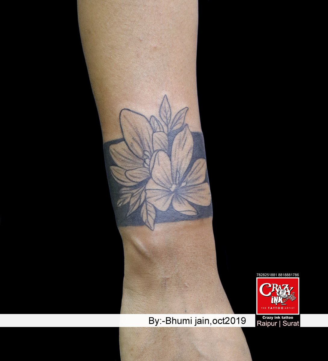Little Tattoos  Blueberry armband tattoo Tattoo artist Sol