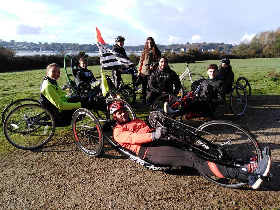 Chaudru_'s tweet photo. Découverte du #Paracyclisme pour les étudiants #StapsAPA d'Arradon🚴🏿♂️🚴🏻♀️
#morbihan #roadrunnerhandisport #ucobs #handisport #stapsAPA https://t.co/dzXBFLbY9k