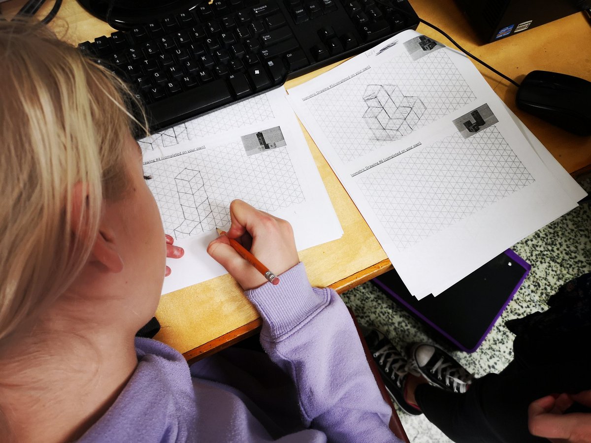 MrBolandspage's tweet photo. My 7-6 group @BRJH_Celtics are enjoying their technical drawings portion of their gr. 7 tech program, lots of aspiring engenieers after this lesson ✏️🖥️📝 #teched2019 #stem https://t.co/zm1mJFR7ew