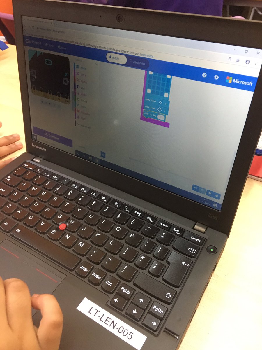 ChalfontEact's tweet photo. Our new laptops are up and running and we have been coding 💻🙌 https://t.co/ULVeEUC4VM