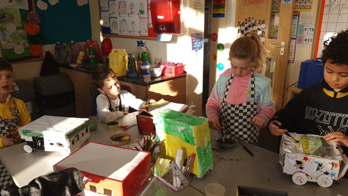 TheHeightsFede1's tweet image. Class 2 at Clough Head completing their Rosa Parks buses #blackhistorymonth2019 #equality #fridayfuntimes