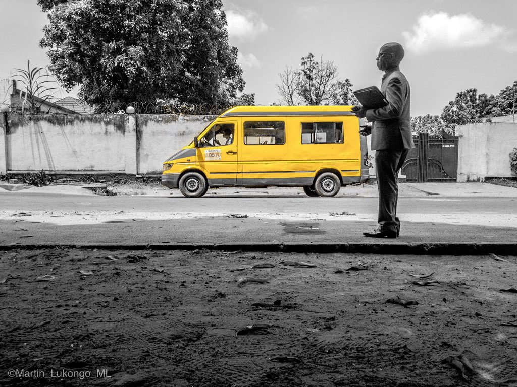Martin_Lukongo's tweet photo. On peut perdre ses clefs, son temps ou ses illusions, tant que l'on garde espoir… il n'y a pas de quoi s'affoler !

#YELLOW_BUS_AND_TAXI in #KINSHASA.
#Ipp_awards  #goldBus #yellowTaxi #photooftheday #photographie #makisysteme #lifestyle #inspiration  #art #yourshotphotographer https://t.co/SYXnrSca5F