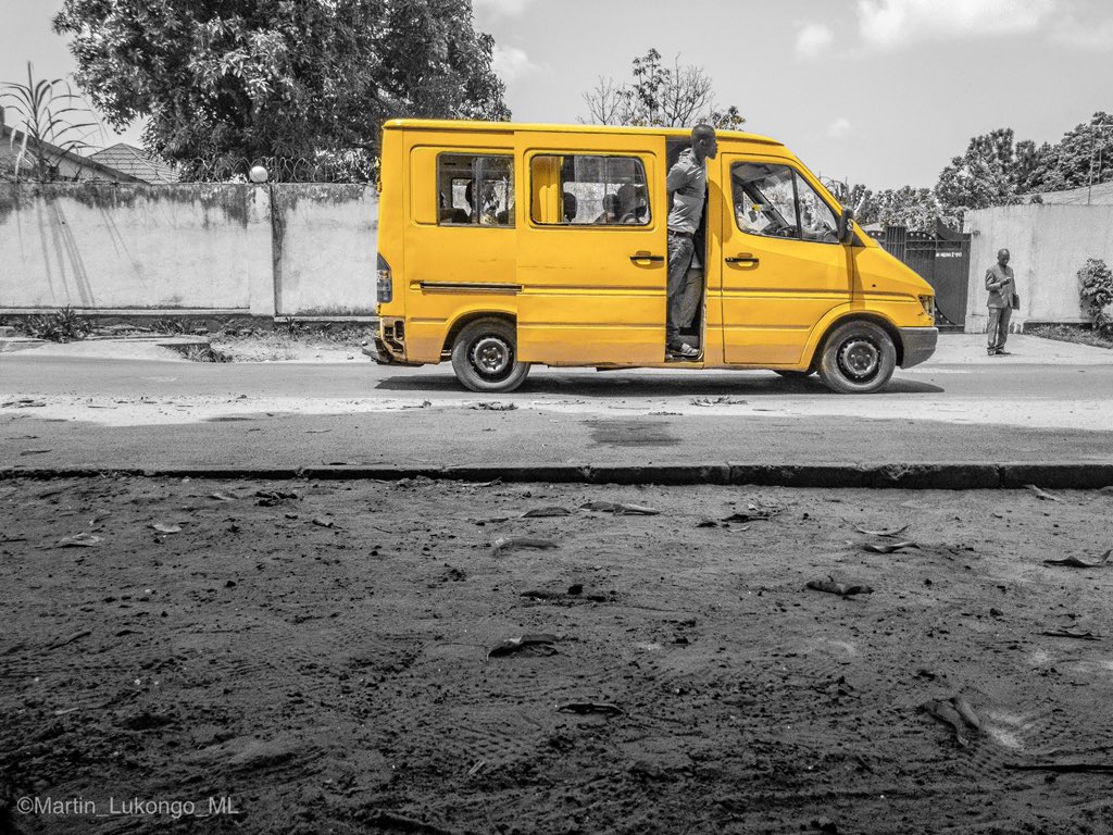 Martin_Lukongo's tweet photo. On peut perdre ses clefs, son temps ou ses illusions, tant que l'on garde espoir… il n'y a pas de quoi s'affoler !

#YELLOW_BUS_AND_TAXI in #KINSHASA.
#Ipp_awards  #goldBus #yellowTaxi #photooftheday #photographie #makisysteme #lifestyle #inspiration  #art #yourshotphotographer https://t.co/SYXnrSca5F