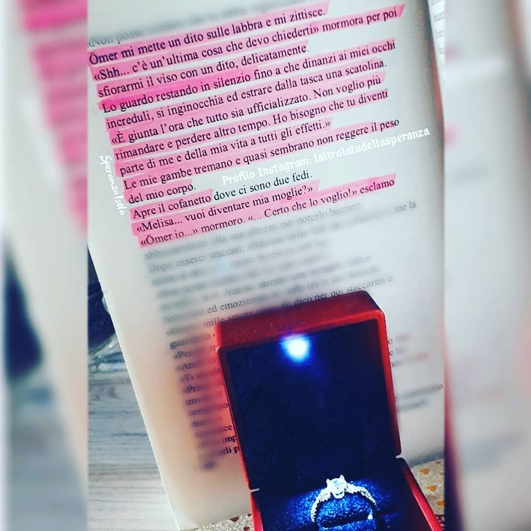 SperanzaWriter's tweet photo. [Estratto de "L'altro lato della speranza" il mio romanzo acquistabile su Amazon in versione cartacea.]
#SperanzaIsola #laltrolatodellasperanza 
 #romanzo  #romanzorosa #scrittriceitaliana #scrittriceemergente #amantidellalettura #book  #matrimonio #libri #libriovunque  #marriage https://t.co/Y88nlINCcO