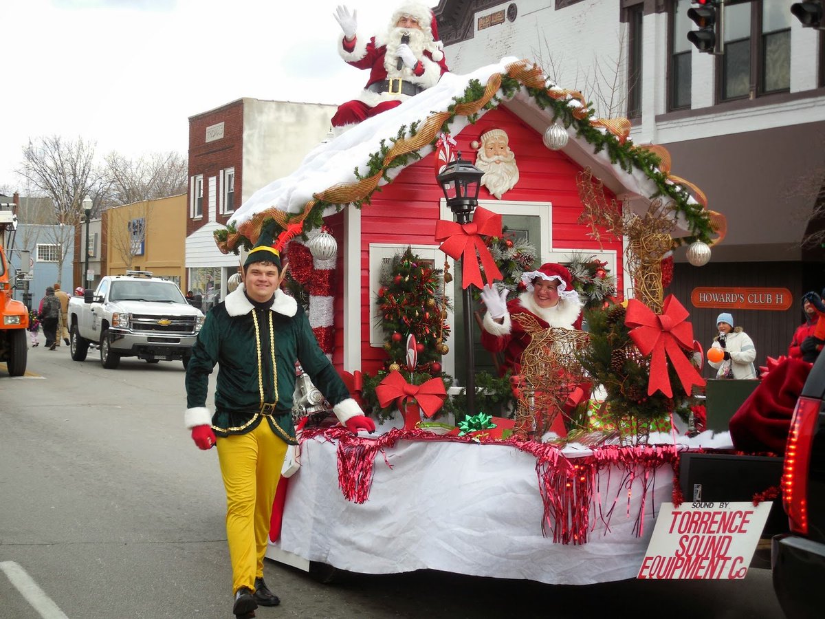 BGBenFranklin's tweet photo. Next Saturday the polar express pulls into downtown Bowling Green. 11/23/19 at 10a.m. the annual Bowling Green Holiday Parade rolls through Bowling Green. https://t.co/Id9EvQLzSG