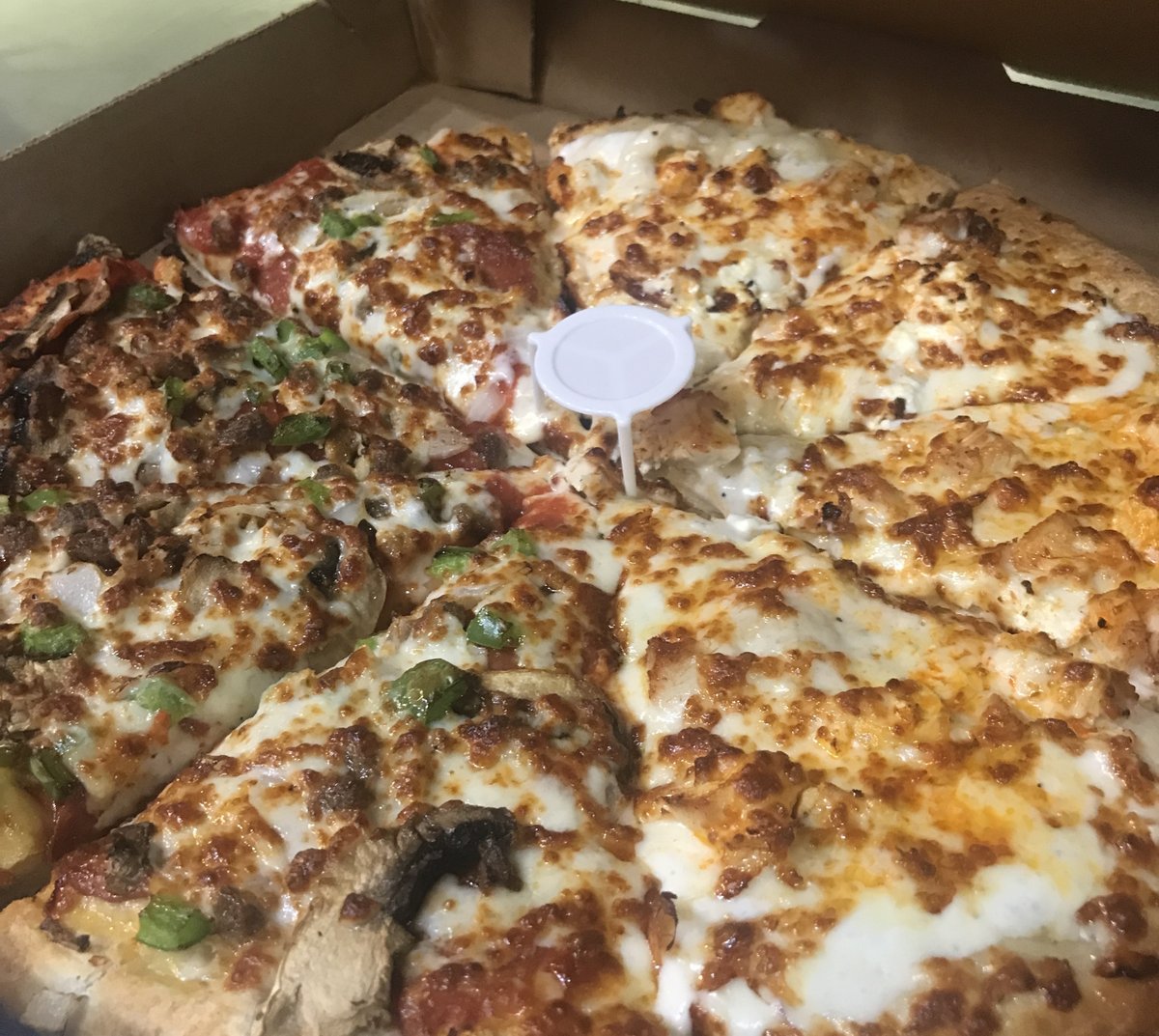 HendersonMrBs's tweet photo. It's #FreePizzaFriday! Hit that RT button for your chance to win a free large one topping from Mister B's! Must follow to win. 🍕 https://t.co/lie5C8LYwJ