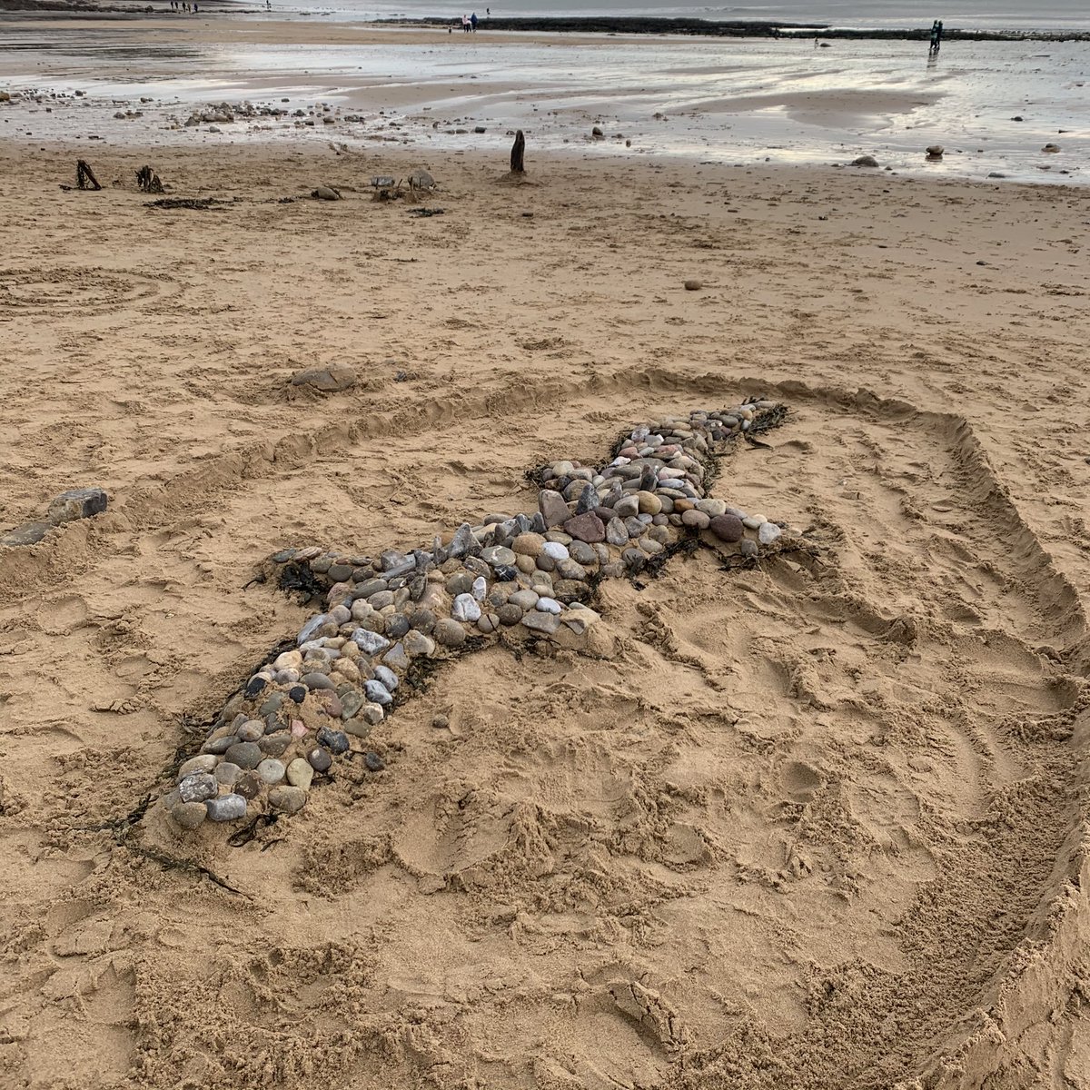 oxfordoutdoors's tweet photo. Some fab #beachart from the groups today at #langlandbay

#oxfordshireoutdoors #kilvroughmanor #schoolresidentials #outdooreducation #brilliantresidentials #gower #characterandresilience #winterresidentials #oxfordshireschools #swansea #adventure #thisisourclassroom https://t.co/fxVvouNprr