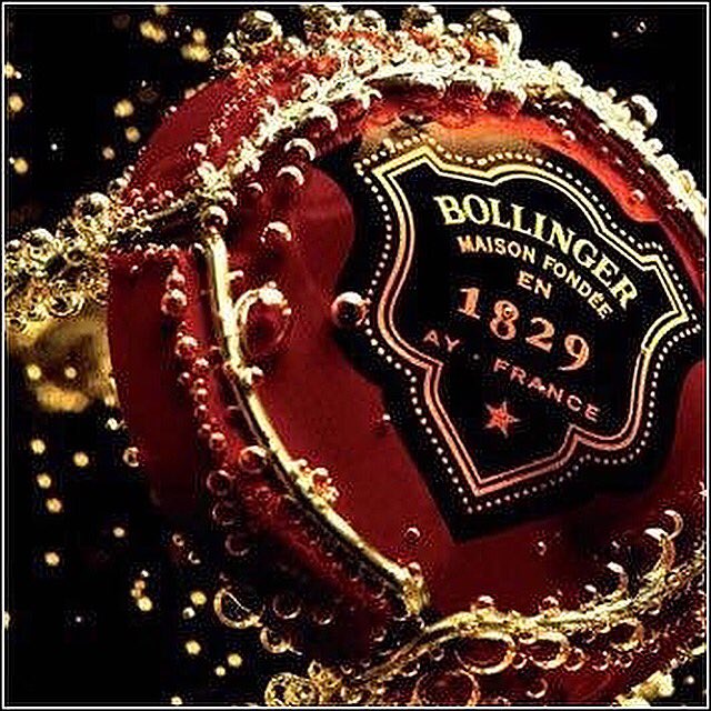 LandSBarnes's tweet photo. Special Offer ! #Bollinger Special Cuvée Brut
Was £45.95 now £39.95 and £35.95 by the case.
Join us tomorrow, Saturday 16th November 12.00 - 4.00pm for a free tasting @LandSBarnes 51 #BarnesHighStreet
#WineTasting @LeaandSandeman https://t.co/MNY7yUMEaU