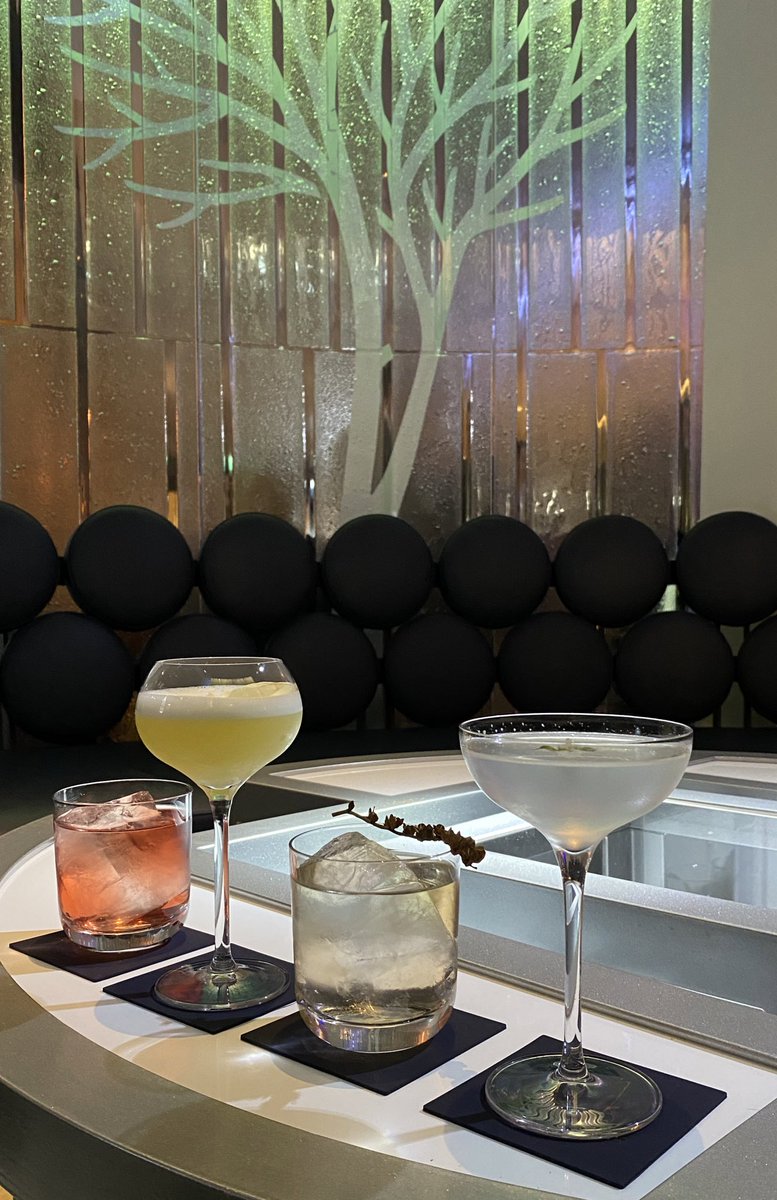May_Fair_Bar's tweet photo. Which of our limited time only cocktails will you be trying this weekend? From left to right:
⠀⠀⠀⠀⠀⠀
🧊 Rose Negroni
🧊 Jasmine &amp; Fig Sour
🧊 Old Fashioned Blanc
🧊 Ice Melon Martini

#BelvedereandIce #MayFairBar https://t.co/RNCJtQyFm2