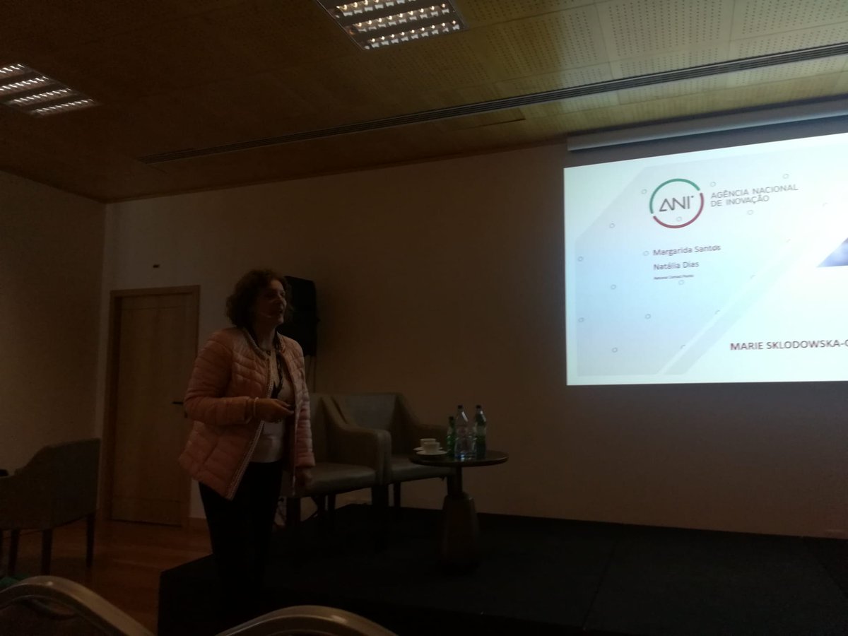 LMeeting2019's tweet photo. Amazing talk on Marie Curie and ERC grants by Natalia Dias from ANI - agência  nacional de inovação.   #sciencegrants #science #sciencetalks https://t.co/QPZwQkh7cW