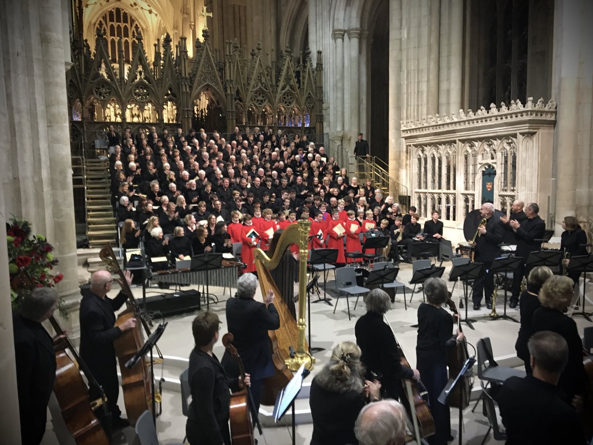 Amazing concert last night. superb soloists <a href="/AnnaHarveyMezzo/">Anna Harvey</a> &amp; @MalachyFrame . <a href="/WMCtweeter/">WinchesterMusicClub</a> <a href="/WinCollMusic/">Music Department</a> Glee Club and Chapel Choir. Read Derek Beck's review:
winchestermusicclub.org.uk/2019/05/bernst…