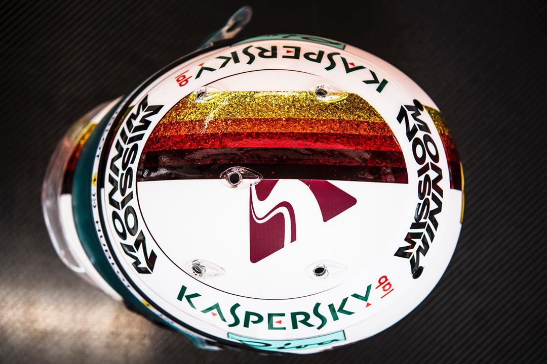 Gianludale27's tweet image. Il casco di Sebastian Vettel per il Gran Premio del Brasile #BrazilGP