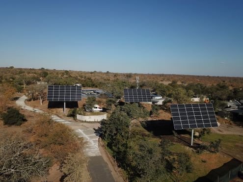 degeriberica's tweet photo. Las compañías Dhybrid y Blockpower han equipado un alojamiento de lujo en el Parque Nacional Kruger de Sudáfrica con energía fotovoltaica y red eléctrica.
Más información: https://t.co/C2EpsmSGwF #seguidoressolares #solartrackers https://t.co/2UahpXGZma
