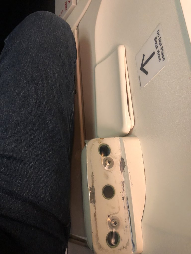 Divyanshu_AdvN's tweet image. @flyspicejet At least you can get the hand rest repaired when you got this aircraft from Jet as you are  also charging premium for this seat 16F flight no SG 8169 Delhi -Mum !  #spiceMax