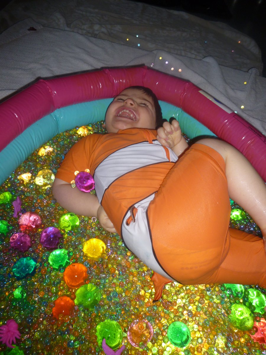 IsobelMairFC's tweet photo. S enjoyed sensory play this morning, he wiggled and giggled the full time. #sensoryplay #movingmybody https://t.co/qtLO711ikQ