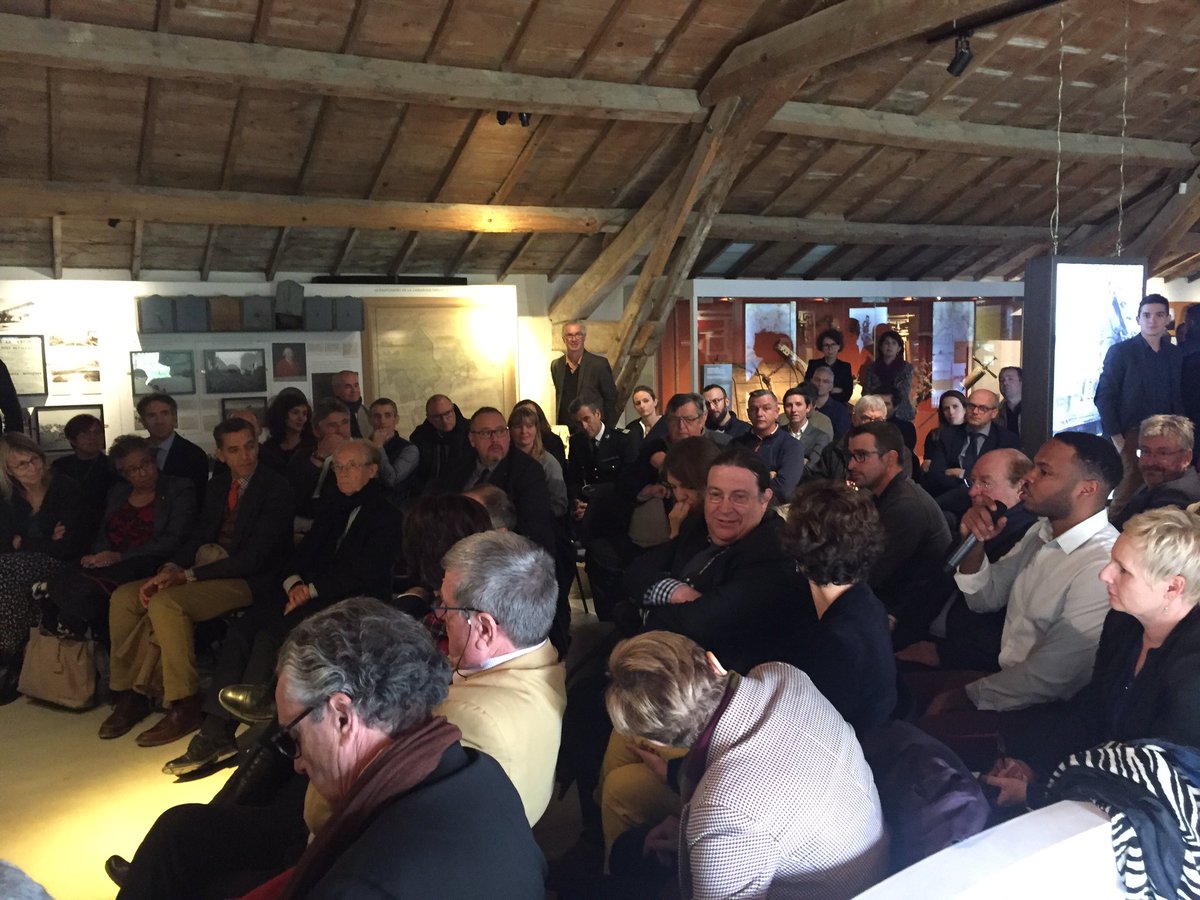 Gometmedia's tweet photo. [En images] De nombreux partenaires sont présents pour la signature du #CTEPaysArles notamment la @CCIPAYSARLES @BanqueDesTerr avec @BdT_PACA @ademe @ARPE_ARB @SauvonsLeau avec sa présidente @Mireille13600 et les communautés de communes du territoire #CCVBA #terredeprovence https://t.co/3bE8wK34xz